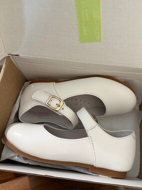 L'Amour White Girls Mary Jane Dress Shoes with Gold Buckle BRAND NEW IN BOX